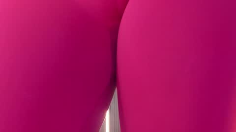 Snapshot of valloletsamar chatting on 06-12-26, 12:04 Vallolet Peach online show from 06-12-26, 12:04