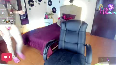 Snapshot of vampirella_crazy chatting on 05-29-26, 03:04 Valeria online show from 05-29-26, 03:04