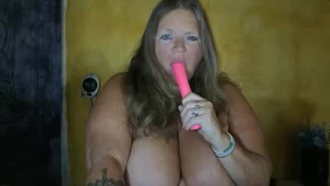 Snapshot of vampwoman chatting on 05-26-26, 08:32 vampwoman online show from 05-26-26, 08:32
