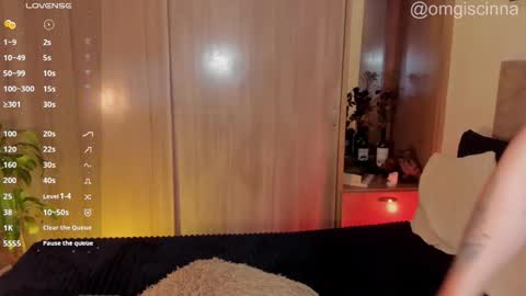 Snapshot of vampy__cinna chatting on 02-11-26, 10:15 Cinnamon online show from 02-11-26, 10:15