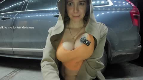 Snapshot of vanandjuani chatting on 03-09-25, 12:53 vanessa online show from 03-09-25, 12:53