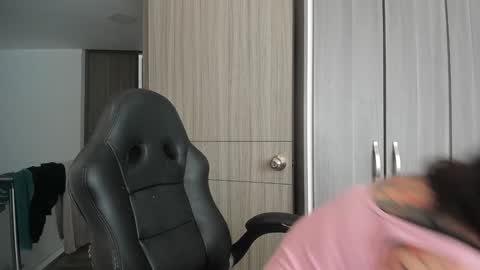 Snapshot of vanandjuani chatting on 11-24-25, 01:55 vanessa online show from 11-24-25, 01:55