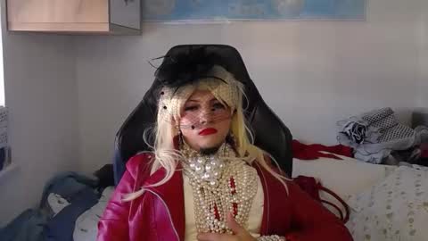 vanesacrossri online show from 10-19-25, 07:09