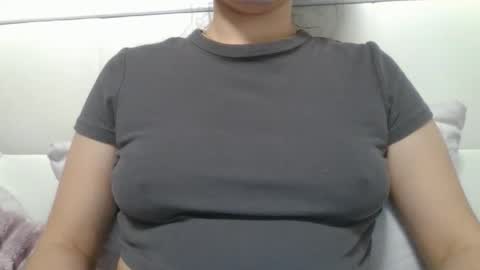 VanesaJewel online show from 10-28-25, 05:37