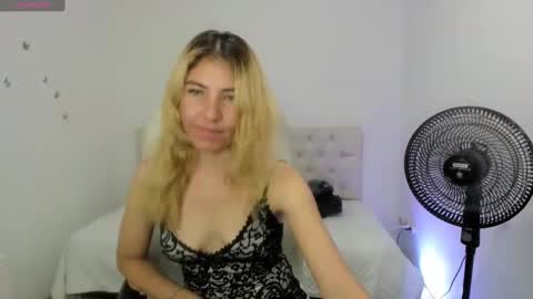 Snapshot of vanessa_21__ chatting on 09-28-25, 07:52 vanessa_21__ online show from 09-28-25, 07:52