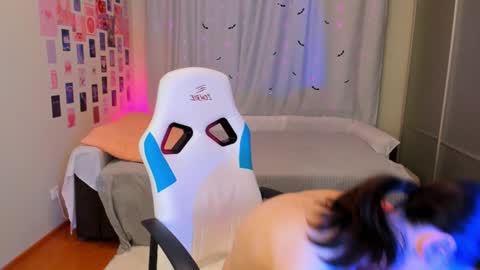 Vanessa online show from 12-20-24, 03:25