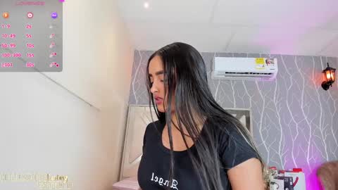 Snapshot of vanessa_guzman1 chatting on 12-26-24, 12:38 online show from 12-26-24, 12:38