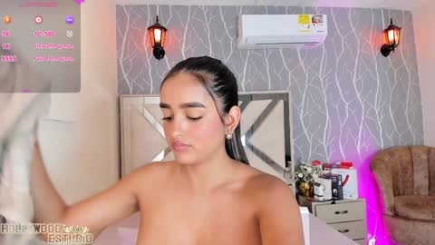 Snapshot of vanessa_guzman1 chatting on 12-26-24, 03:42 online show from 12-26-24, 03:42