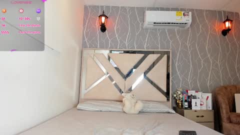 Snapshot of vanessa_guzman1 chatting on 01-30-25, 12:37 online show from 01-30-25, 12:37