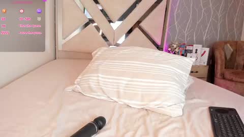 Snapshot of vanessa_guzman1 chatting on 01-31-25, 03:44 online show from 01-31-25, 03:44