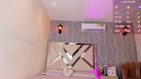 Snapshot of vanessa_guzman1 chatting on 03-07-25, 12:34 online show from 03-07-25, 12:34