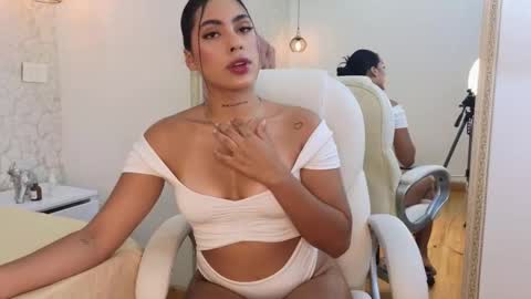 Snapshot of vanessa_rain_ chatting on 11-07-25, 08:09 Vanessa online show from 11-07-25, 08:09