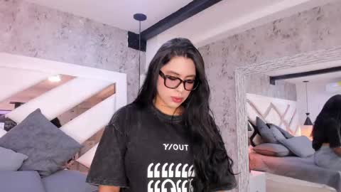 Snapshot of vanessa_rain_ chatting on 05-16-26, 07:23 Vanessa online show from 05-16-26, 07:23
