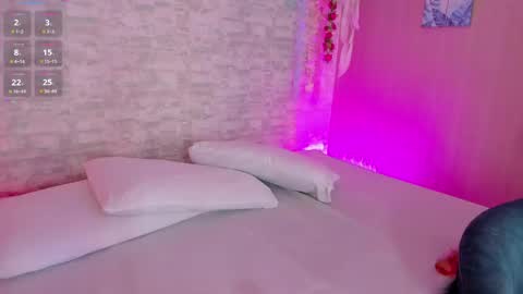 Snapshot of vanessa_santillan chatting on 05-20-26, 12:11 Vanessa online show from 05-20-26, 12:11