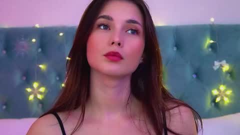 Snapshot of vanessacelesti chatting on 12-19-25, 06:15 Vanessa online show from 12-19-25, 06:15