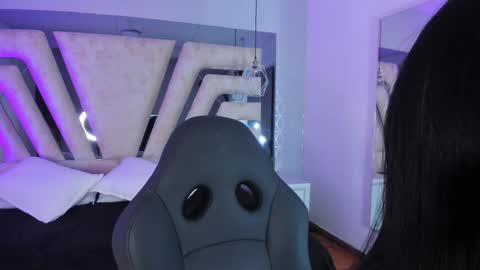 vanessaduval online show from 11-24-25, 04:12