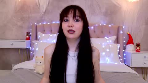 Snapshot of vanessafields chatting on 12-16-25, 04:01 Vanessa online show from 12-16-25, 04:01