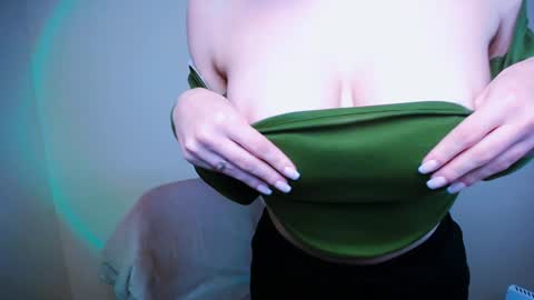 Snapshot of vanessakim_ chatting on 12-15-24, 05:34 Vanessa online show from 12-15-24, 05:34