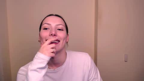Snapshot of vanessakim_ chatting on 03-09-25, 10:52 Vanessa online show from 03-09-25, 10:52