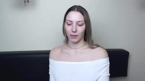 Snapshot of vanessakim_ chatting on 02-18-26, 05:09 Vanessa online show from 02-18-26, 05:09