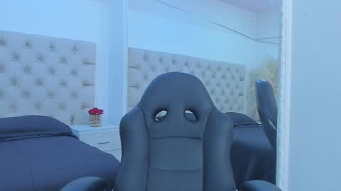 vanessascott_ online show from 04-23-26, 08:46