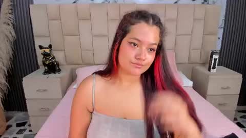 Snapshot of vanessascott_ chatting on 06-21-26, 07:33 vanessascott_ online show from 06-21-26, 07:33