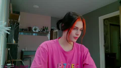 Snapshot of vanessatenderness chatting on 04-12-26, 09:36 vanessatenderness online show from 04-12-26, 09:36