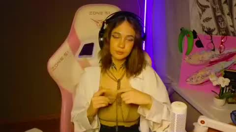 Snapshot of vaniajagger chatting on 07-10-26, 05:48 Aria online show from 07-10-26, 05:48