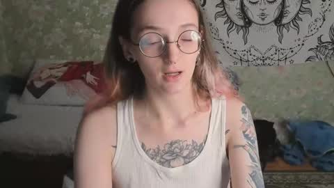 Snapshot of vanilla_arya chatting on 05-07-26, 01:05 Adelina online show from 05-07-26, 01:05