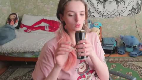 Snapshot of vanilla_arya chatting on 06-04-26, 10:54 Adelina online show from 06-04-26, 10:54