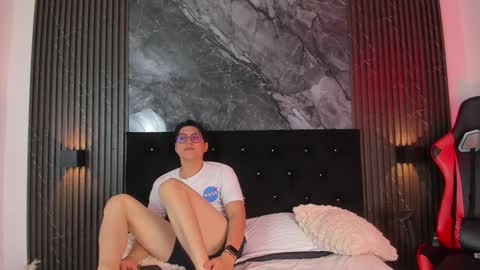 vanilla_hot_ online show from 02-07-25, 01:32