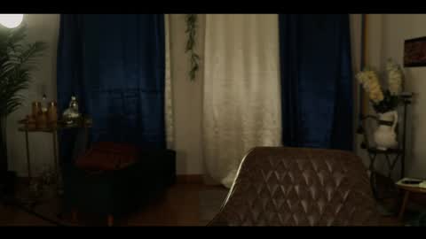 Snapshot of vanilla_velvet chatting on 05-18-26, 03:18 Annabet online show from 05-18-26, 03:18