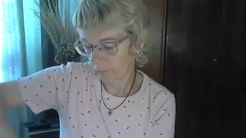 Vanillaxcreamy online show from 10-03-25, 08:44