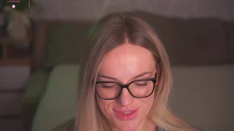 Sophie online show from 04-25-26, 02:25