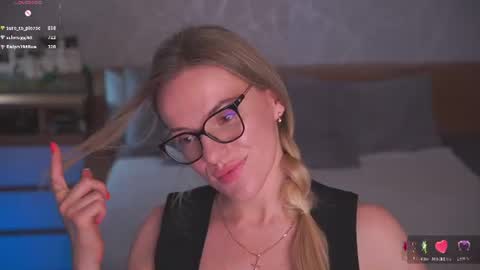 Sophie online show from 06-11-26, 04:10
