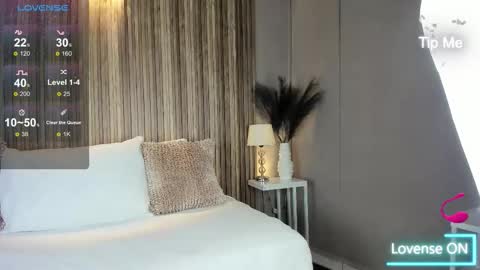 V A N N E S A   online show from 11-18-25, 11:36