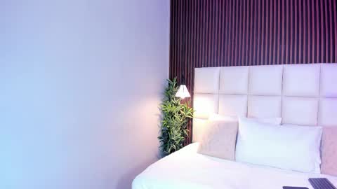 V A N N E S A   online show from 11-28-25, 11:35