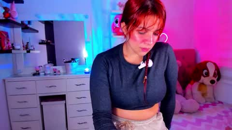 Snapshot of vannessa_shy chatting on 05-19-26, 11:44 Vanesa online show from 05-19-26, 11:44