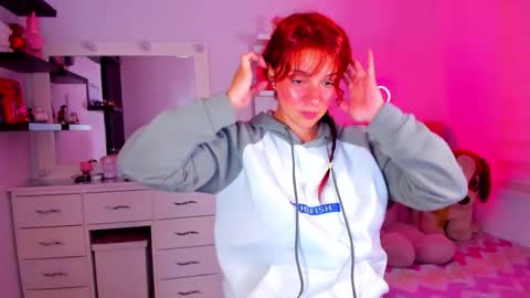 Snapshot of vannessa_shy chatting on 05-22-26, 10:37 Vanesa online show from 05-22-26, 10:37