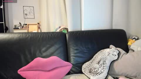 Snapshot of vannessarain chatting on 04-15-26, 09:15 Vannessa online show from 04-15-26, 09:15