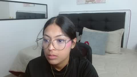 Snapshot of vannesweet_ chatting on 04-26-26, 08:17 vane online show from 04-26-26, 08:17