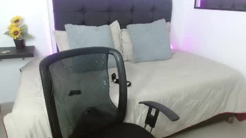 Snapshot of vannesweet_ chatting on 04-27-26, 08:18 vane online show from 04-27-26, 08:18