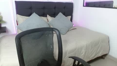 Snapshot of vannesweet_ chatting on 05-04-26, 08:16 vane online show from 05-04-26, 08:16