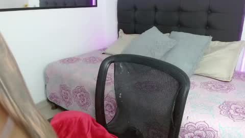 Snapshot of vannesweet_ chatting on 05-29-26, 08:51 vane online show from 05-29-26, 08:51