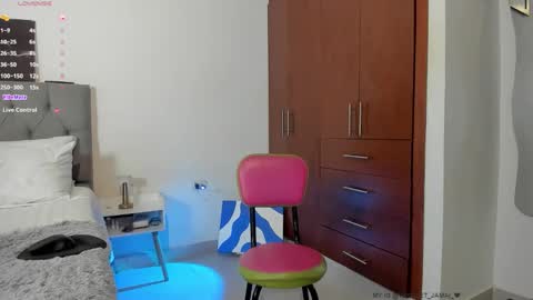 Hi Im Vayolet online show from 11-12-25, 08:19