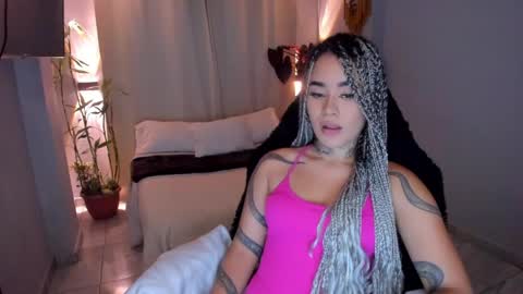 Snapshot of vayolett_bass chatting on 05-24-26, 05:12 Vayolett Bass online show from 05-24-26, 05:12