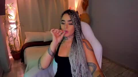 Snapshot of vayolett_bass chatting on 06-07-26, 08:40 Vayolett Bass online show from 06-07-26, 08:40