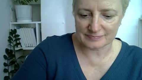 Snapshot of vea_motty chatting on 05-27-26, 10:45 vea_motty online show from 05-27-26, 10:45