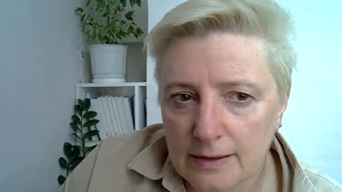 Snapshot of vea_motty chatting on 05-28-26, 10:12 vea_motty online show from 05-28-26, 10:12