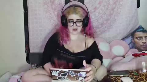 Snapshot of veelehanex3 chatting on 12-13-24, 11:34 Veronica Lehane online show from 12-13-24, 11:34